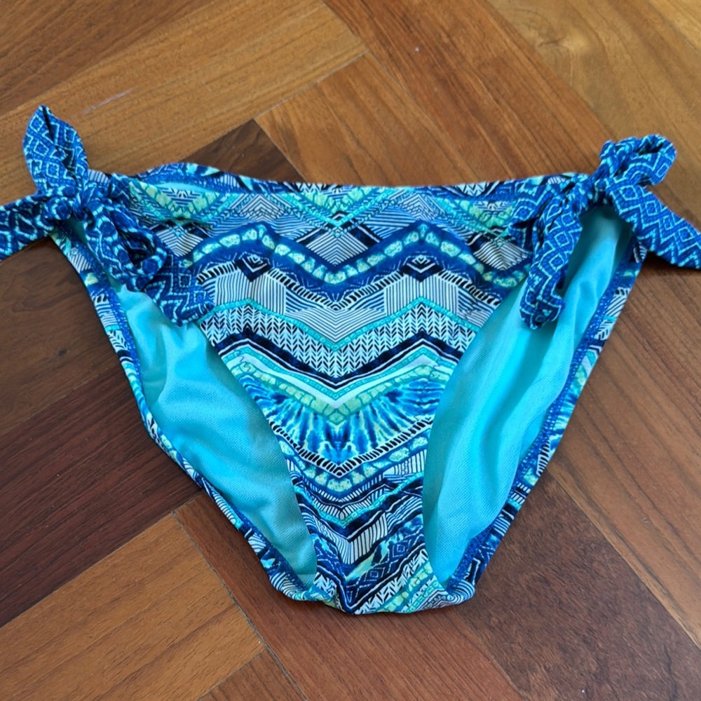 Profile Blush Blue Chevron Patterned Bikini Bottom size M